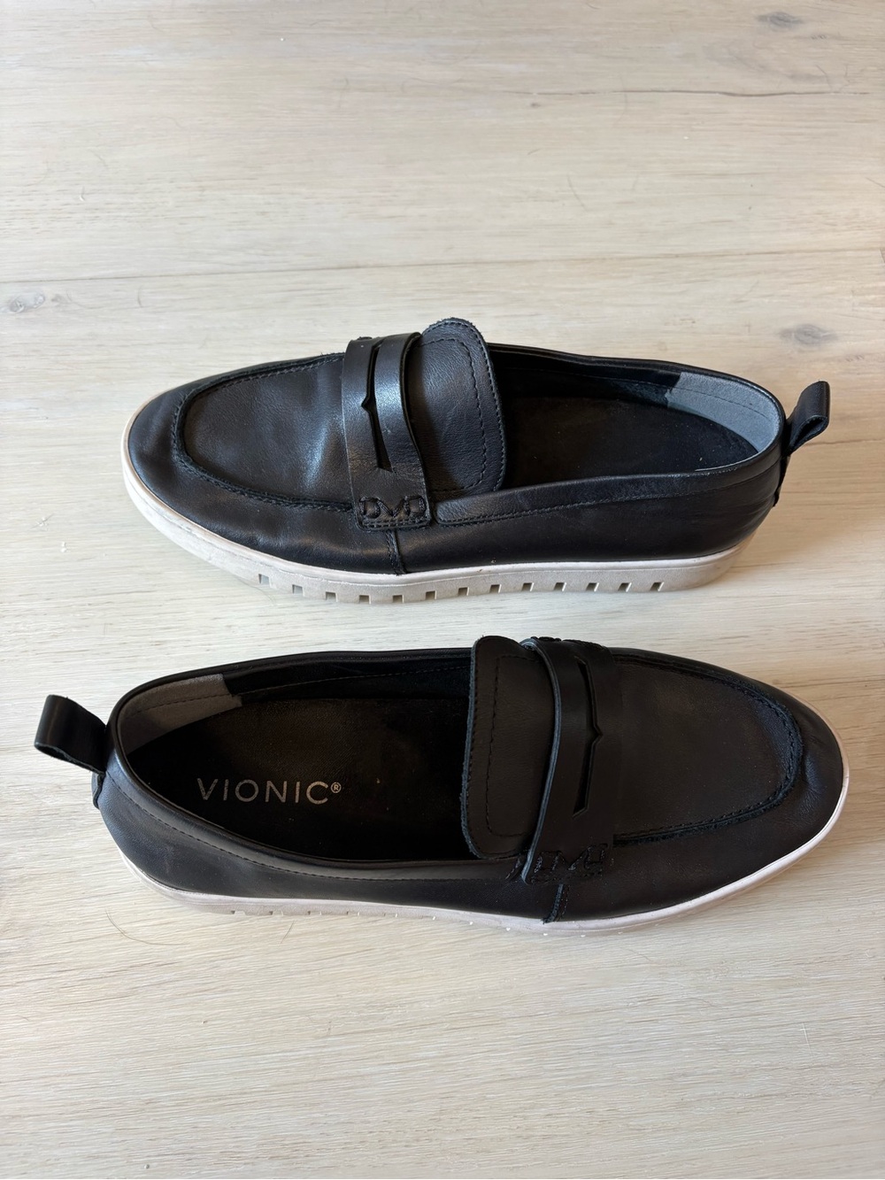 Vionic Black Leather Slip-On Penny Loafers with White Sole size 8.5